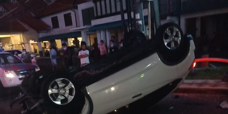 Mobil CRV Terbalik Ditengah Jalan, Pengendara Gadis 17 Tahun Diduga Mabuk