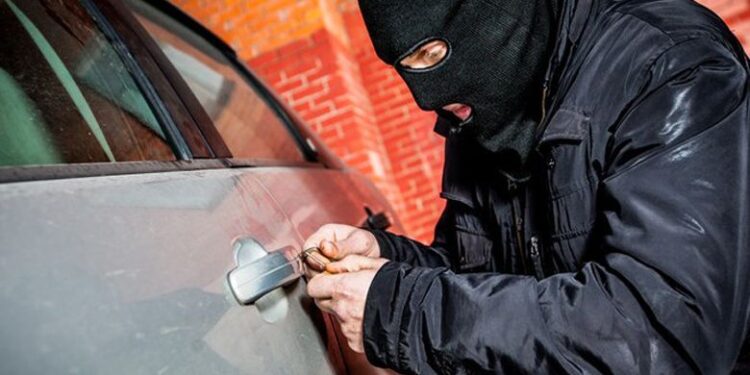 Waspada Kejahatan Gembos Ban Mobil Mengintai Nasabah Bank