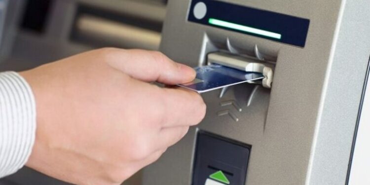 Simak Caranya Agar Tidak Menjadi Korban Skimming ATM