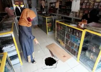 Ada Lubang di Lantai Toko, Diduga Jadi Pintu Masuk Pencuri