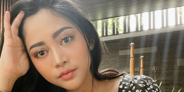 Dicibir Warganet Tinggalkan Anak Demi Liburan, Rachel Vennya Buka Suara