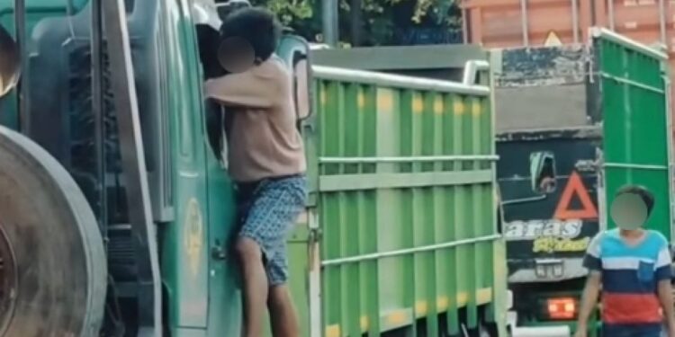Sopir Mobil Truk Korban Laka Lantas Dipalak Preman di Jalan Lintas Sumatera