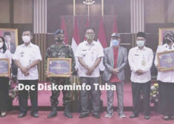 Winarti Berikan Piagam Penghargaan Pengumpul Zakat Fitrah Terbanyak, Berikut Daftar Penerimanya