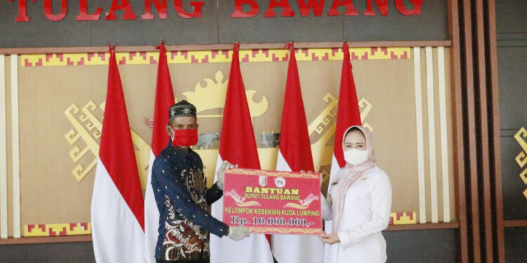 Kelompok Kesenian Kuda Lumping dan Orgen Tunggal Terima Bantuan Dari Winarti