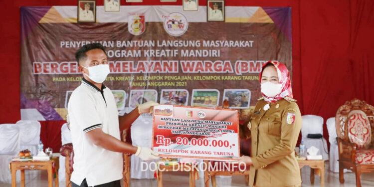 Winarti Gelontorkan Bantuan Sebesar Rp 1,560 Miliar Untuk Tiga Kecamatan