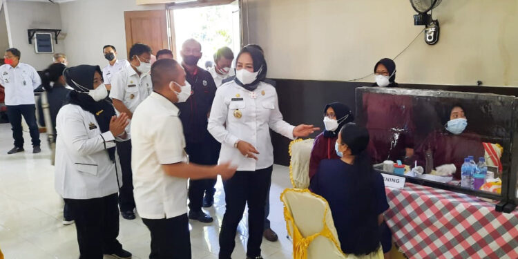 Winarti Tinjau Langsung Vaksinasi Gratis di Empat Lokasi Berbeda