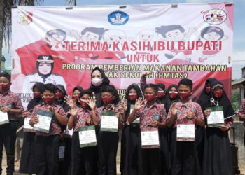 Winarti Serahkan Bantuan Realisasi 25 Program BMW Bidang Pendidikan, Ini Rinciannya