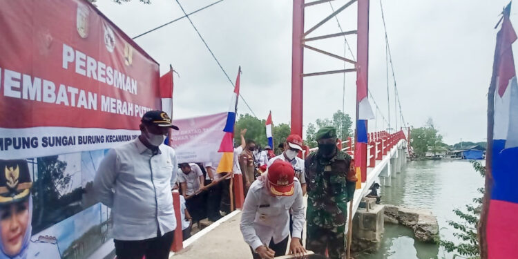 Ini Pesan Winarti Saat Meresmikan Jembatan Merah Putih