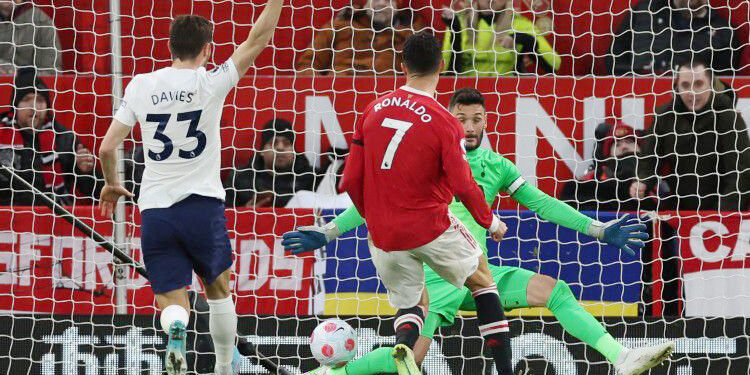 Man Utd Bekuk Tottenham, Ronaldo Cetak Hattrick