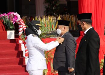 Momen HUT Ke-25 Tulang Bawang, 78 PNS Dianugerahi Penghargaan