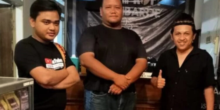 Nikmati Secangkir Kopi, Ridho: Saya Pesan Lukisan Logo Terbaru Perusahaan