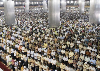 Bacaan Niat Sholat Tarawih Berjamaah Maupun Sendiri di Rumah