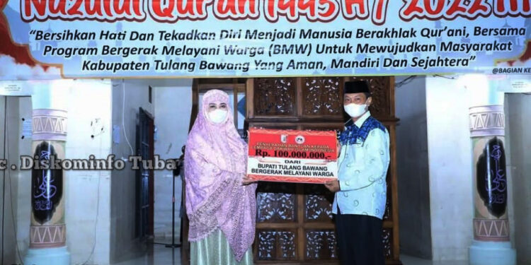 Para Penerima Bantuan Rp 300 Juta Dari Winarti di Acara Nuzulul Quran