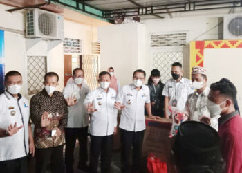 Wahdi Ajak Warga Penerima Bantuan Untuk Berhemat