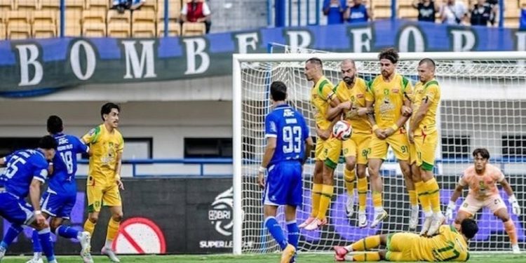 Maung Bandung Bekuk Persebaya di Ajang BRI Super League 2025/2026, Bajul Ijo Dapat Kartu Merah